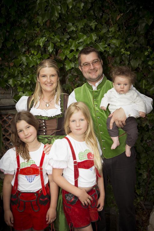Готель Familie Lampersberger Sachsenburg Екстер'єр фото